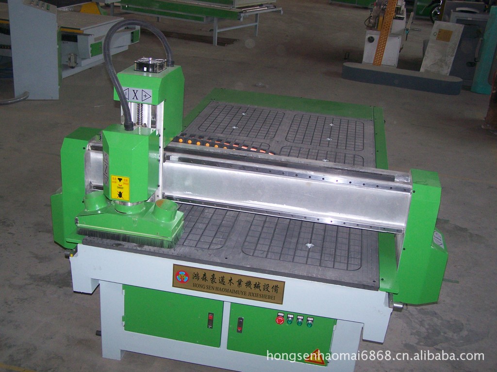 探索木工机械雕刻机 聚焦青岛鸿森豪迈雕刻机及其在木材加工中的应用